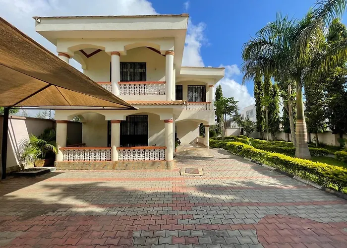 Mudzini Gardens - Luxury Villa With A Pool