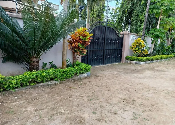 Mudzini Gardens - Luxury Villa With A Pool